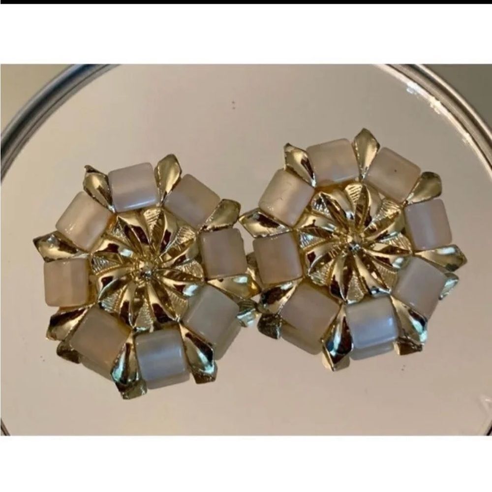 Vintage gold tone &‎ white thermoset stone earrings